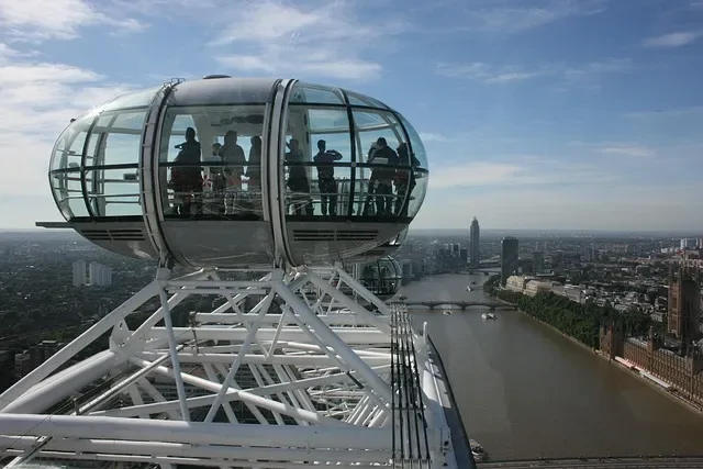  GÖRKEMLİ LONDRA VE KRALİYET SARAYLARI