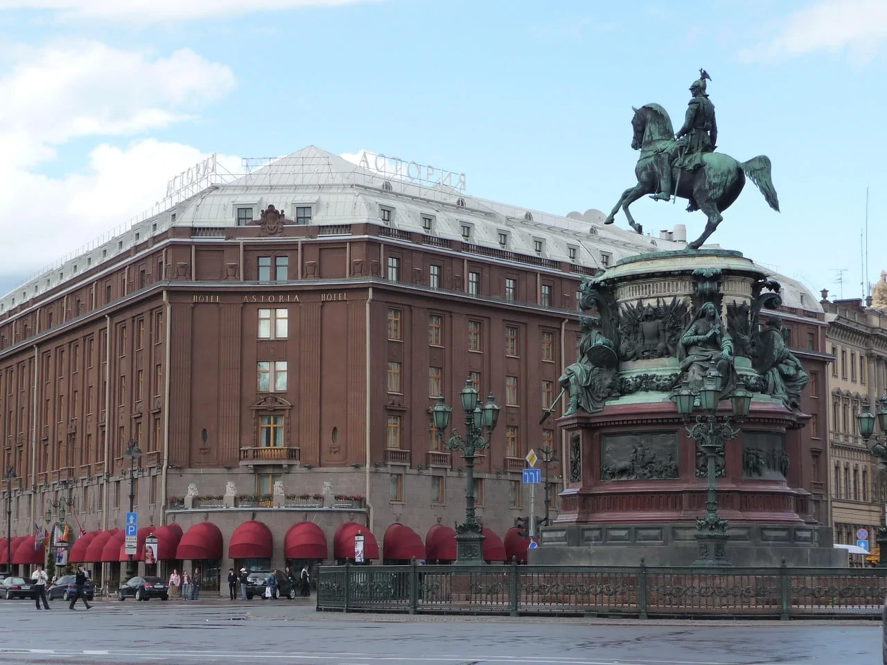 ST. PETERSBURG - THY İLE